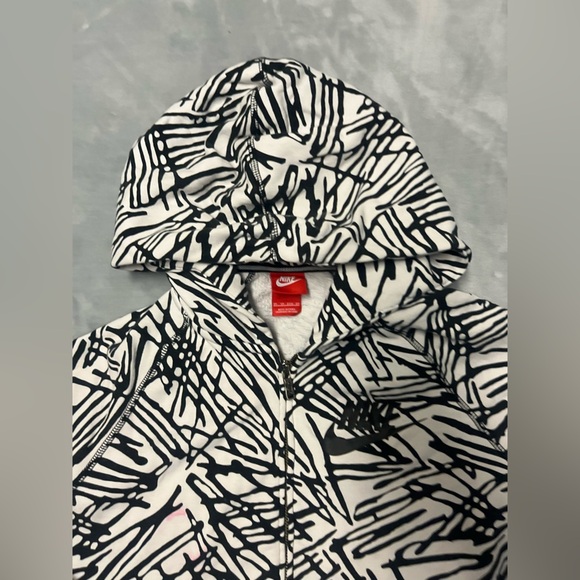 🌸Nike Black and White Patterned Hoodie - Picture 6 of 6